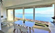 Trouver un appartement dans une résidence avec piscine et tennis en bord de mer et en location saisonnière à Mandelieu la Napoule